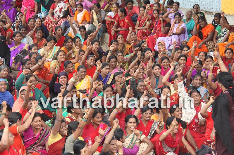 ಬೆಂಗಳೂರು: ಬಿಸಿಯೂಟ ನೌಕರರ ಅಹೋರಾತ್ರಿ ಧರಣಿ ಎರಡನೇ ದಿನಕ್ಕೆ